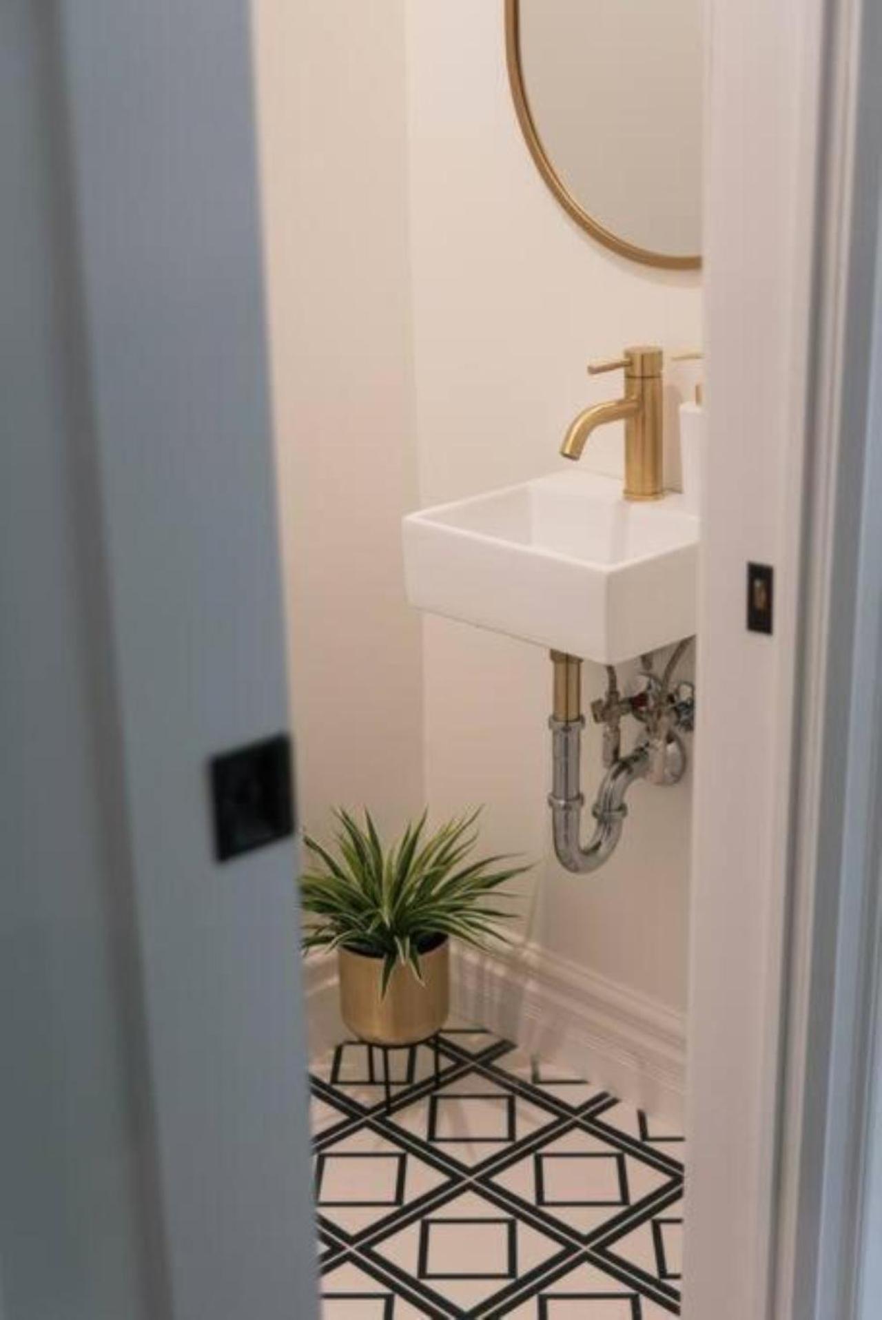 The Old New // Spacious 2000 Sqft - Downtown Apartment *