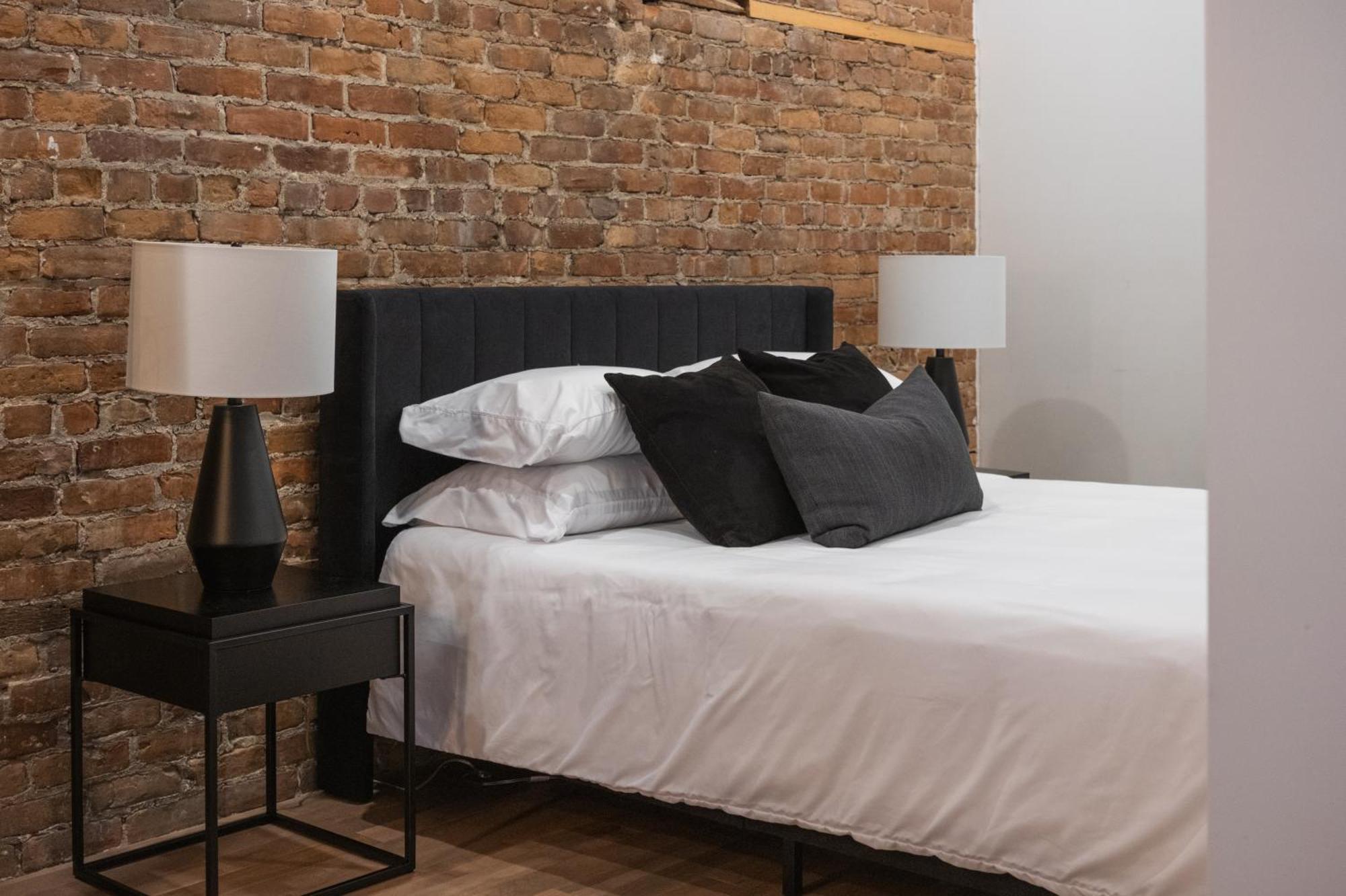The Old New // Spacious 2000 Sqft - Downtown *
